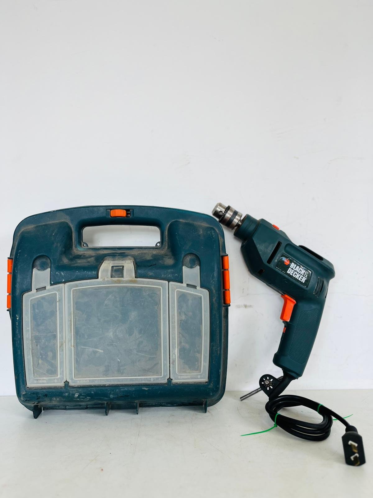 Taladro Eléctrico Black & Decker con Caja