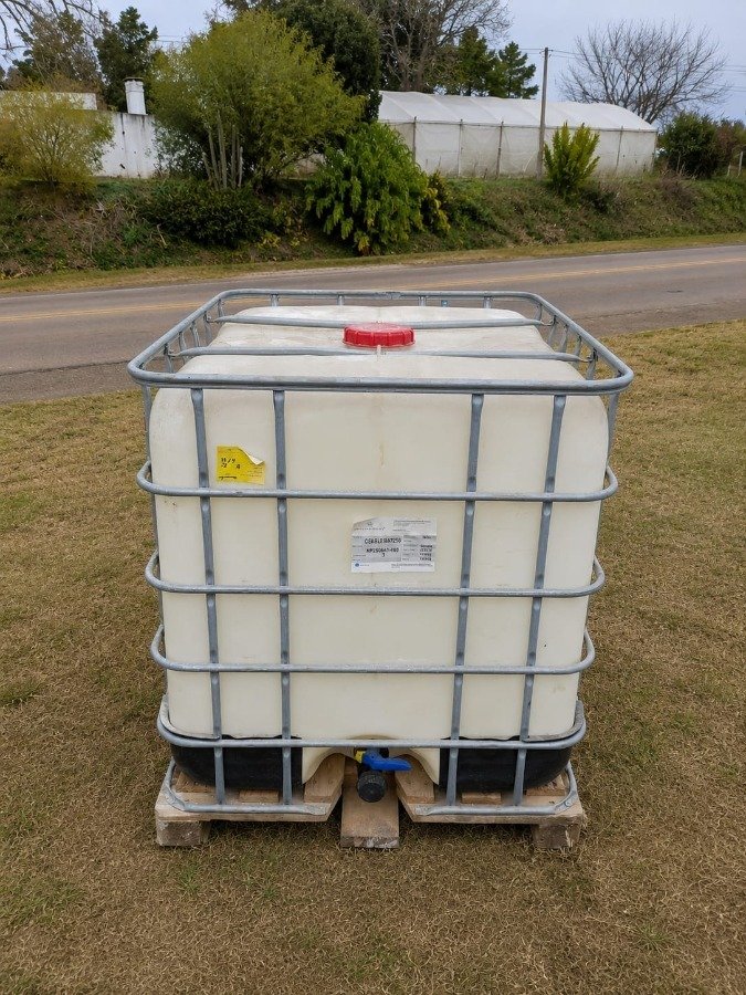 Tanque de Plástico Blanco 1000 Litros con Estructura Metálica