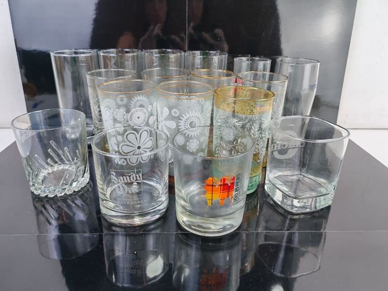 Lote anterior: Vasos y Botellas de Vidrio con Diseños Echados