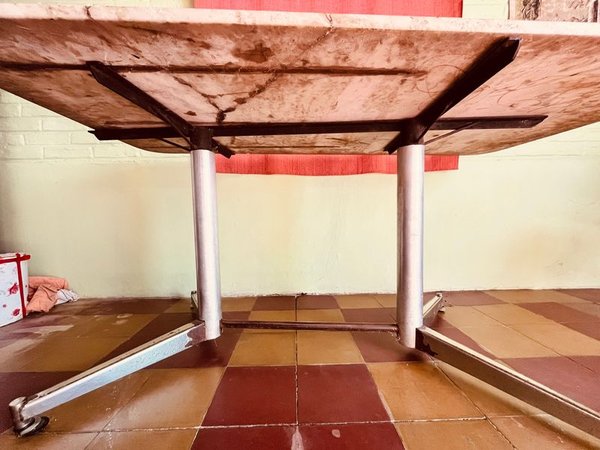 MESA TAPA MARMOL CON 4 SILLAS - imagen 3
