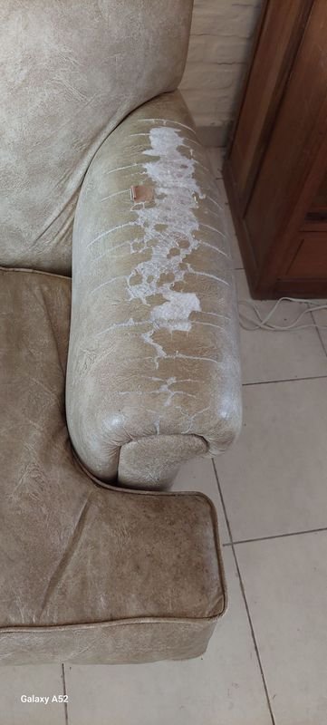 Sofá de cuero en excelente condición - imagen 5