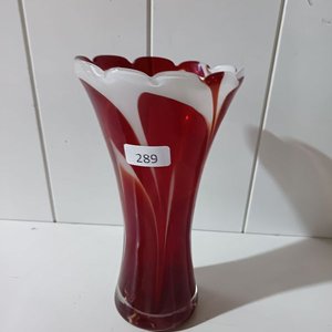 Lote siguiente: Florero de Vidrio Estilo Murano Rojo y Blanco