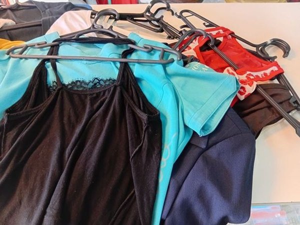 Ropa de mujer variada y elegante - imagen 2