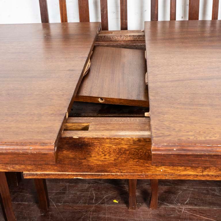 Mesa de comedor en madera tallada con sillas y butacas restauradas - imagen 3