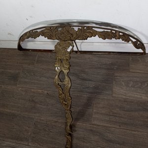 Consola Antigua de Bronce con Detalle Floral - imagen 1