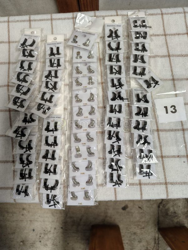 Lote de 13 Paquetes de Aros y Clips para Orejas de Acero Inoxidable - imagen 1