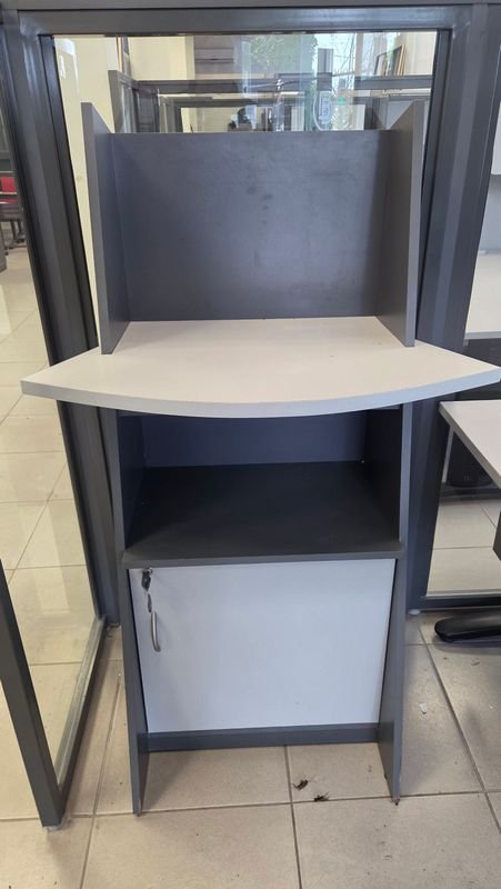 Mueble de Autoconsulta con Estante y Puerta - imagen 1