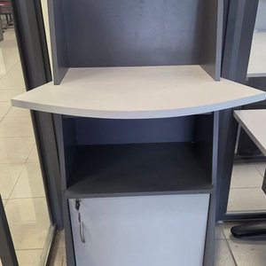 Lote siguiente: Mueble de Autoconsulta con Estante y Puerta