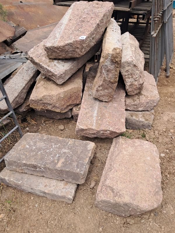 Lote siguiente: Baldosones de granito rosado y gris para decoración