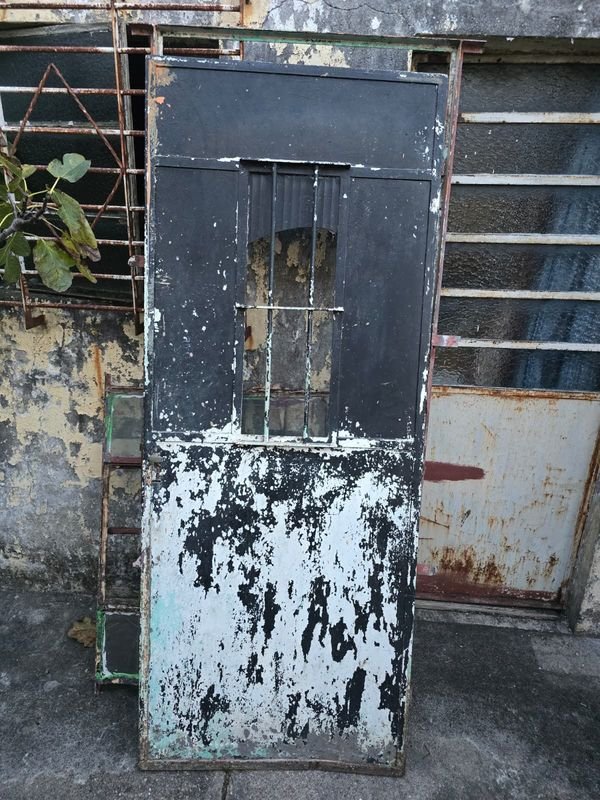 Puerta de Chapa Gruesa para Entrada Principal con Marco