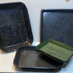 Set de 4 Asaderas Rectangulares Enlozadas (3 Negras, 1 Verde) - imagen 2