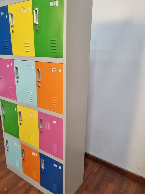 Almacén de 12 puertas en buen estado - imagen 3