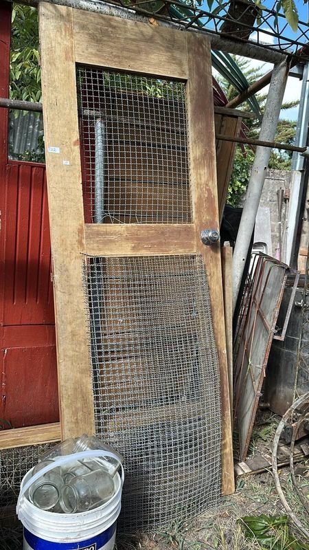 Puertas de madera con malla metálica - imagen 2