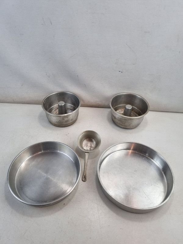 Lote de Moldes de Repostería y Colador de Cocina en Aluminio
