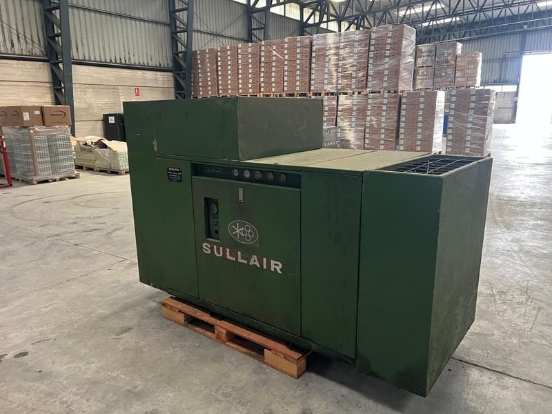 Compresor Industrial a Tornillo Sullair con Gabinete Metálico