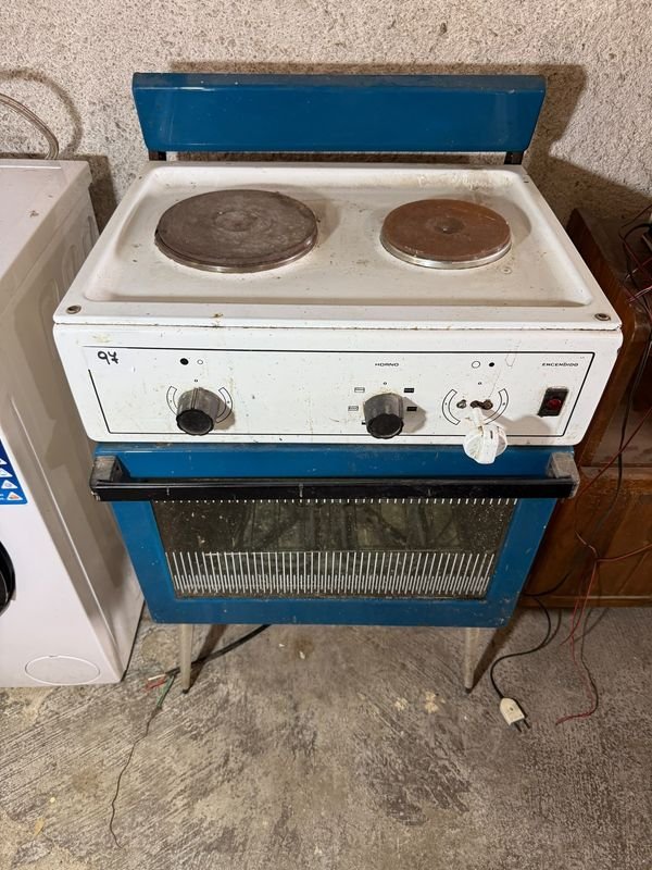 Cocina Eléctrica con Horno y Dos Hornallas