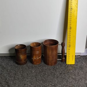 Lote anterior: Jarra y Dos Vasos de Madera Artesanales
