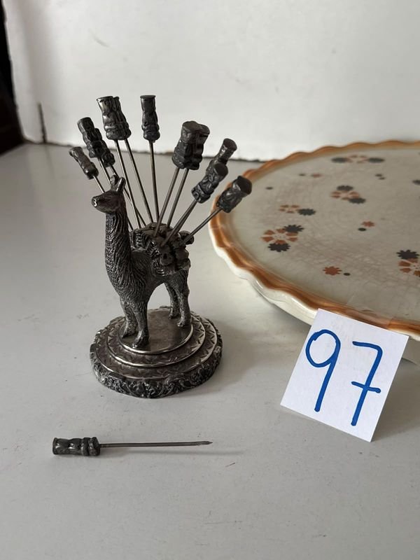 Set de Pinchos para Aperitivos "Frances" con Figura de Llama y Posafuente de Loza - imagen 1