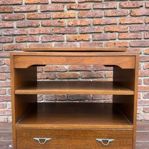 Lote anterior: Rack de TV Moderno con Tapa Giratoria y Enchapado Roble