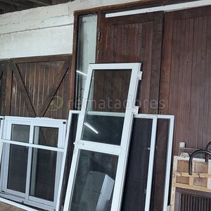 Lote anterior: Lote de Ventanas y Puertas de Aluminio y Madera