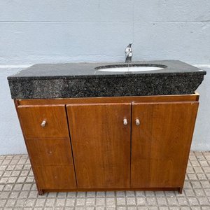 Lote anterior: Mueble de Baño Bajo Mesada con Pileta de Mármol y Grifería
