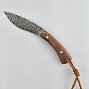 Lote siguiente: Cuchillo Tipo Kukri con Vaina de Cuero y Hoja Damasco
