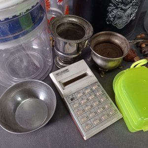 Lote Variado: Rosario de Madera, Copa Helado Metálica, Recipientes y Hielera - imagen 3
