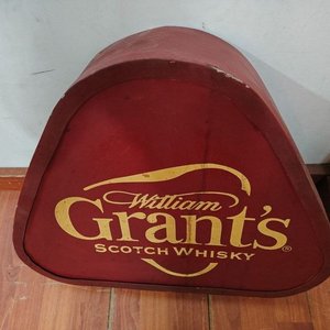 Cartel Triangular William Grant's Scotch Whisky Vintage - imagen 2