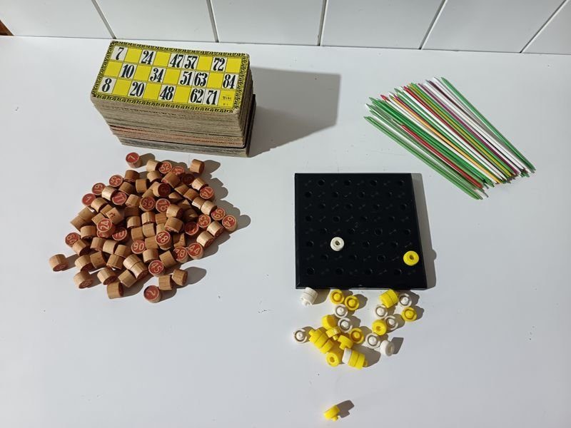 Lote de 3 Juegos de Mesa: Bingo, Palitos Chinos y Juego de Construcción