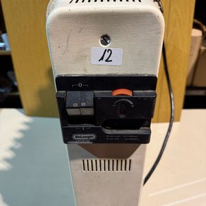 Calefactor de Aceite Delonghi Beige con Ruedas - imagen 4
