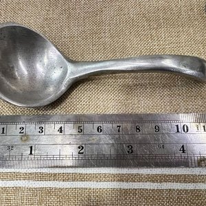 Salsera de Metal Plateado con Fuente y Cuchara - imagen 5