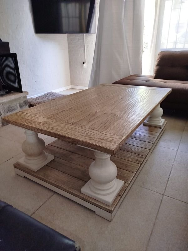 Mesa Ratona de Madera con Sofá y Accesorios - imagen 2