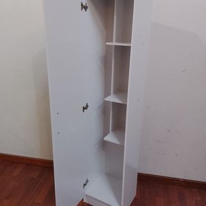 Mueble Auxiliar Blanco Tipo Escobero con Tirador de Madera Clara - imagen 3
