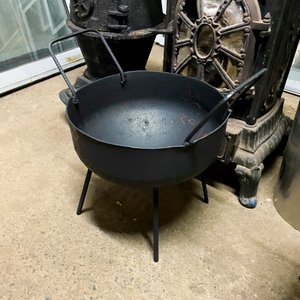 Fogon Negro Metálico con Patas y Asas - 37 cm Diámetro - imagen 4