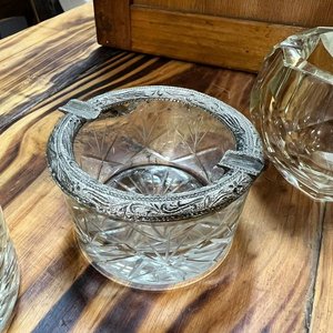 Lote de 3 pequeños ceniceros y recipientes de cristal tallado - imagen 3