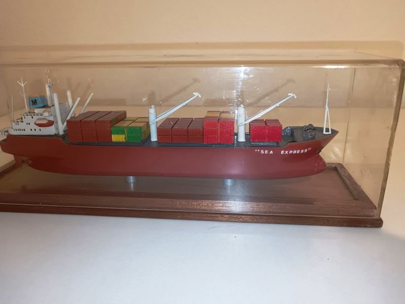 Maqueta de buque de carga uruguayo en vitrina de exhibición - imagen 6