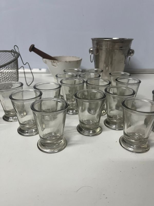 Mortero de Mármol y Madera, Hielera de Acero y 17 Vasos de Vidrio - imagen 1