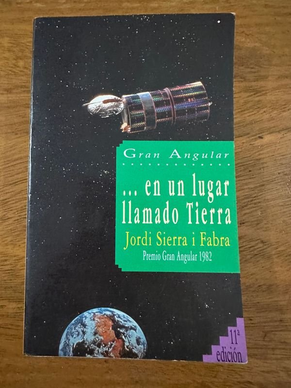 Libro "En un lugar llamado Tierra" de Jordi Sierra i Fabra