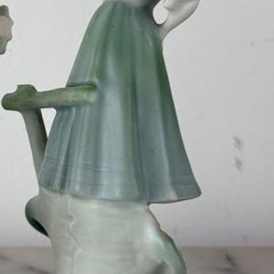 Figura Antigua de Porcelana Niña con Pañuelo - Gebruder Heubach - imagen 3