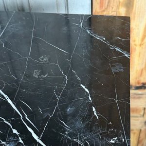 Pedestal de Mármol Negro Rectangular con Tapa Cuadrada Restaurada - imagen 4