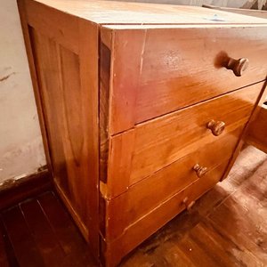 Mesa de Luz de Madera con 4 Cajones - imagen 3