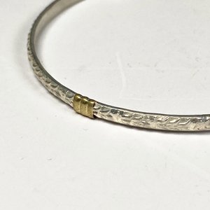 Pulsera Esclava de Plata con Detalle Dorado - imagen 3