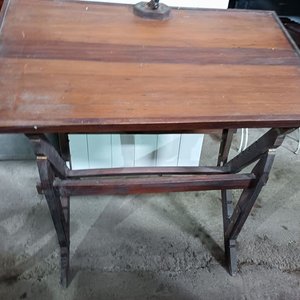 Lote siguiente: Mesa Antigua de Dibujante de Madera