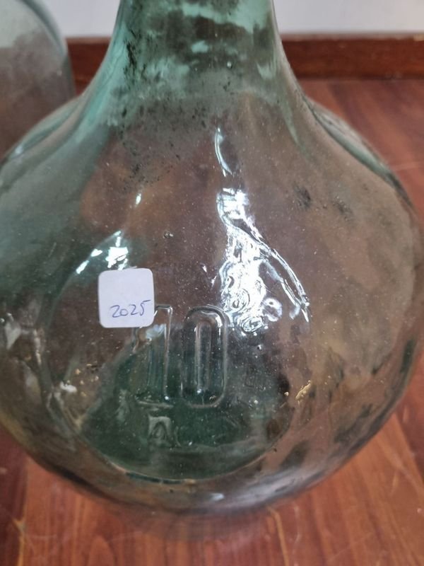 Tres botellas de vidrio verde antiguas - imagen 2
