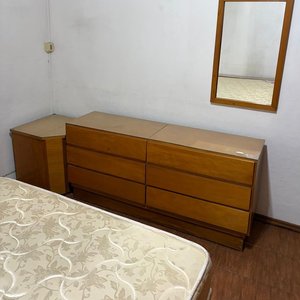 Juego de Dormitorio Completo: Colchón, Somier, Mesas de Luz, Cómoda, Esquinero y Respaldo con Espejo - imagen 2