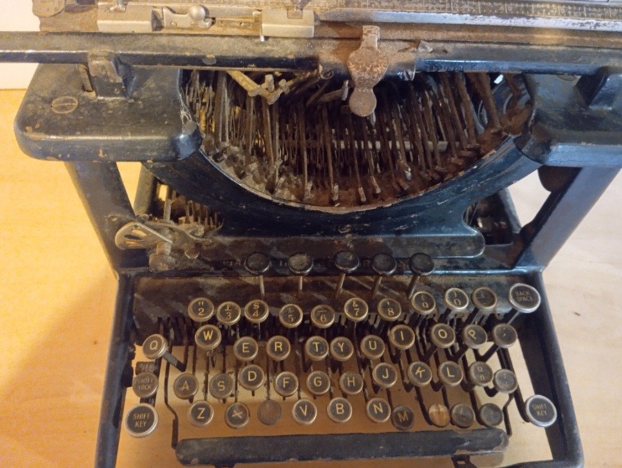 Antigua máquina de escribir Remington para coleccionistas - imagen 7