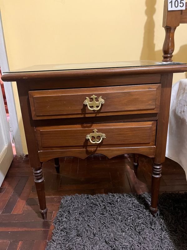 Lote anterior: MESA DE LUZ INGLESA CON VIDRIO