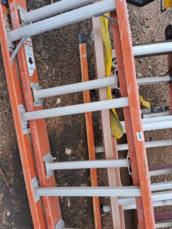 Escalera Extensible en Aluminio con Ruedas y Carga Máxima de 136 kg - imagen 4