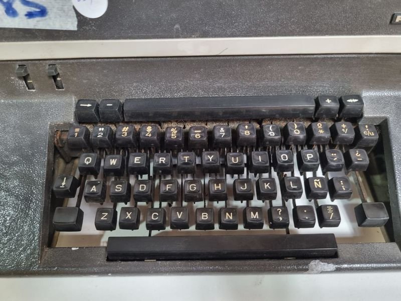 Maquina De Escribir Funcionando Bien - Typewriter en Buen Estado - imagen 2