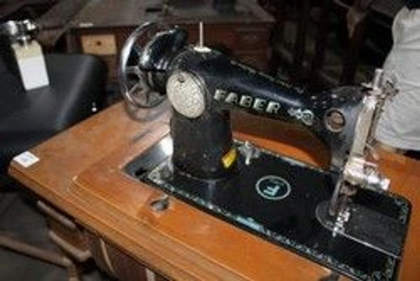 Maquina de coser vintage en excelente estado - imagen 2